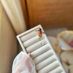 سنجاق سینه پرنده توکان رنگی