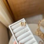 سنجاق سینه پاپیون طلایی دورمروارید